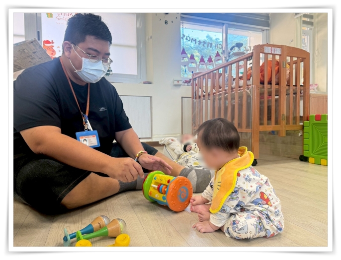 以互動遊戲進行,幼童展現高度興趣