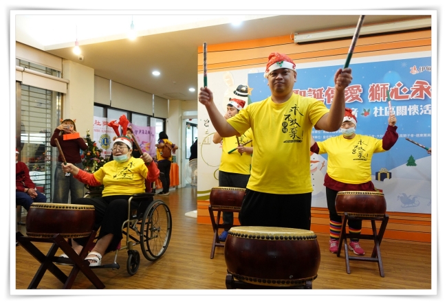身障青年表演太鼓,展現自信神采
