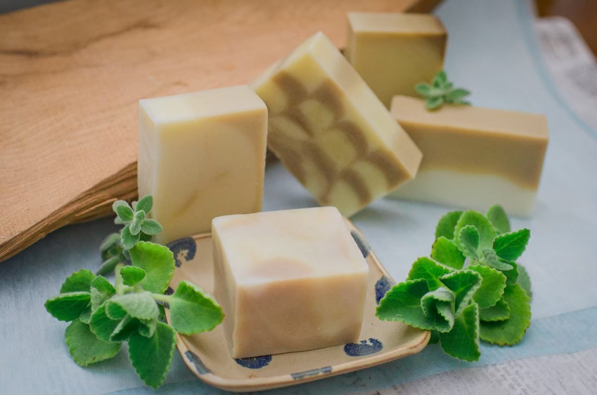 服務使用者展現學習成果，創作高品質手工皂獲得熱烈回響。