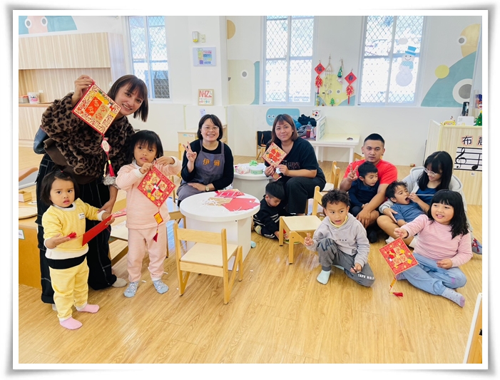 活動完成後親子一起開心合影。