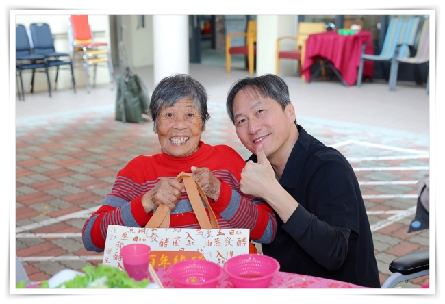 伊甸副執行長洪宏錡發送溫暖禮