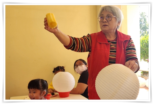 花燈職人介紹彩繪燈籠道具