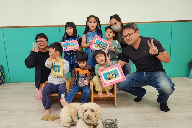 全员和毛老师合影