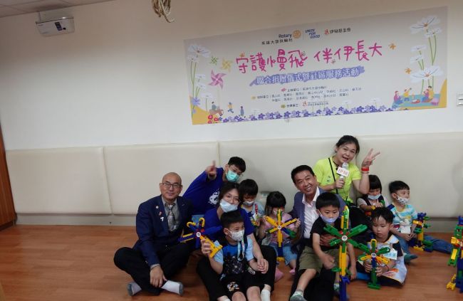 慢飞天使们和扶轮社友共筑希望花园