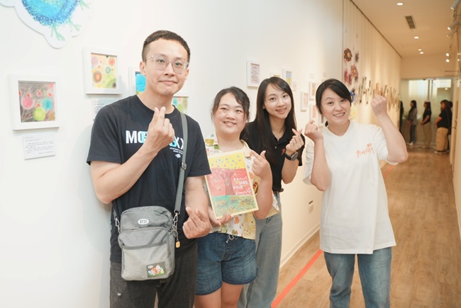 慢飞天使钧钧妈妈，通过伊甸家长纾压课程，以粉彩画学习整理情绪、释放压力，长出力量。