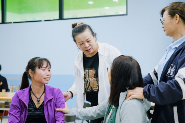 大家互相按摩学习