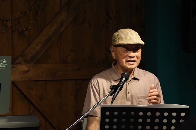 85岁的胜德阿伯经历人生大风大浪，首次尝试说出自己的故事。
