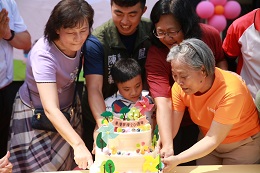 东港早疗中心20周年 毕业生回娘家
