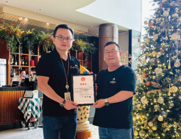 凯撒伴伊 圣诞送爱