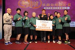 「光阴的故事」原汁重现 三峡爷嬷围炉开制服趴