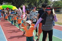 小小世大运 亲子牵手展活力