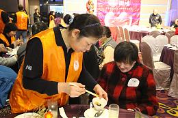 伊甸宜兰岁末大围炉 接送逾百位长者吃暖暖