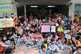 慢飞天使创作歌手 为银发长辈献唱