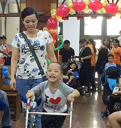 慢飞天使结业式 老师和家长感动和不舍