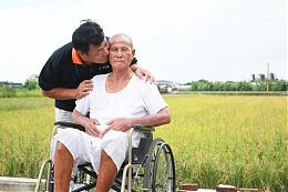 最棒的父亲节礼物 复康巴士驾驶当癌父专属司机