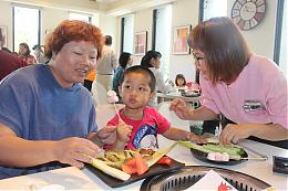 创意儿童节  排队烧物邀慢飞天使巧拼蔬果画作