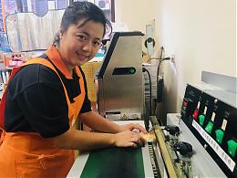 特制图卡助小羚成为包装高手 桃园庇护工场走秀冲买气