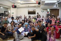 伊甸颐福长照服务机构变身歌仔戏棚 最年长与最萌白蛇女同台飙戏