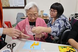 破碎的半瘫人生 身障拼布巧手伴长辈缝补母亲节缺憾