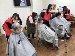 丽的国际发型为长辈义剪 长辈水水好开心