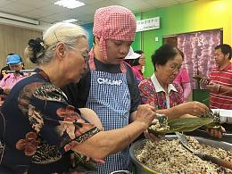 伊甸身障青年包粽 爱心送弱势