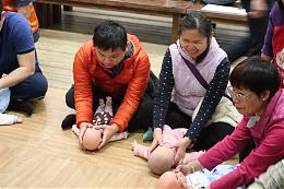 伊甸送子鸟学堂 视障父母「玩」出优质亲子时间