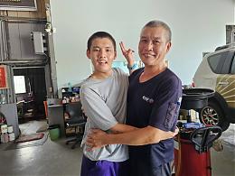 独自照顾自闭儿阿嘉七年 钢铁老爸从不轻言放弃