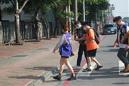 温馨家园社区融合活动  富兆台助身障者跨越限制