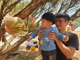 彩绘灯笼庆元宵 旗山慢飞天使变身大艺术家