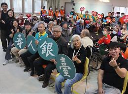台银人寿力挺伊甸爱围炉 走进兴隆照顾中心陪身障朋友迎新年