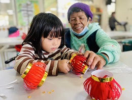 老幼共学手作乐  六龟据点创意玩元宵