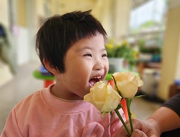 伊甸慢飞天使捻花惹草 打开五感体验生活