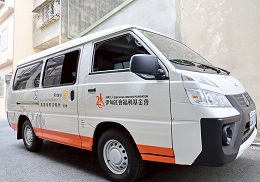 高雄港都扶轮社捐车 助伊甸身障者行无碍