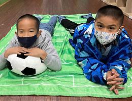 为孩子们最送上温暖的礼物 nexTB捐赠毛毯抱枕套组