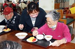 食在好美味 日照中心摇身变欢乐厨房