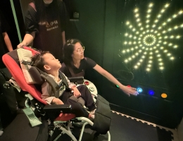 高雄北区扶轮社捐赠凤疗感官设备  支持早疗前线