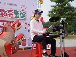 分享陪伴 慢飞天使点亮圣诞