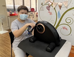 助身障者运动 高雄银行赠运动器材