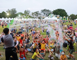 无障碍生活节高雄场 公益大使吴汶芳挑战伊甸轮椅驾训班