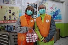 七夕最暖心 珍珠婚夫妻牵手行善做志工