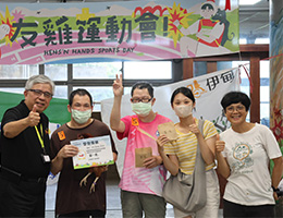 宜兰教养院首办友鸡运动会 鸡选手穿住民手作战袍夺冠