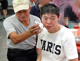 南澳往返宜兰教养院 八十岁独眼老父不辞百里见养女