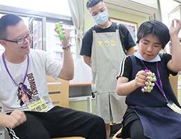 音乐辅疗敲开自闭学员心门 展现精准节奏感