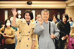 失智长辈围炉走伸展台 伊甸爱围炉「梦幻职人秀」助圆梦