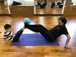 亲子瑜珈甜蜜蜜 亲子关系大升温