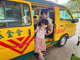 RRU校友会 捐百万车让爱走动