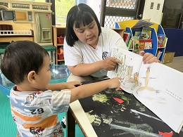 甲仙据点幼儿故事小屋 打开绘本涂鸦趣