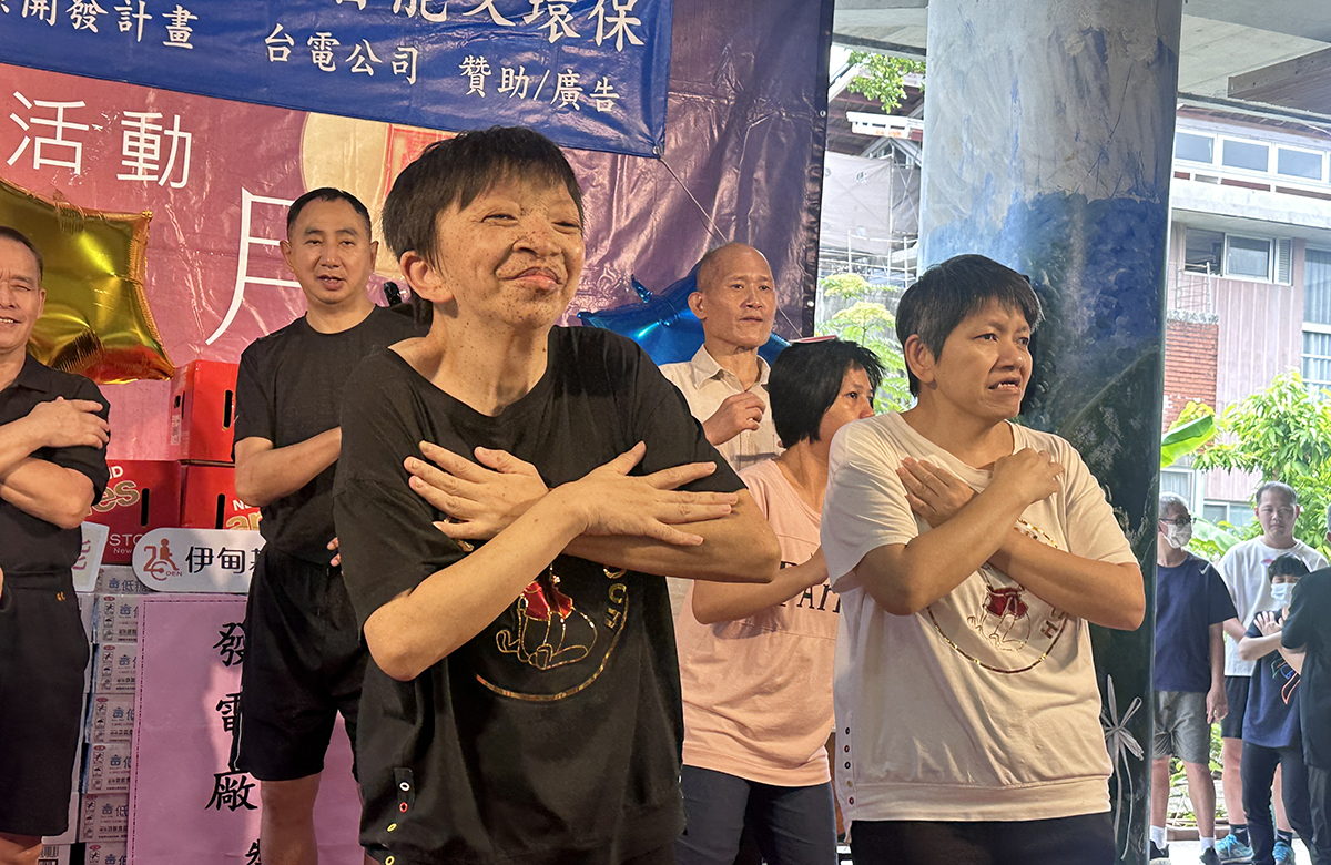 重度智能障碍姊妹以伊甸为家 听语障哥哥中秋跨百里团聚